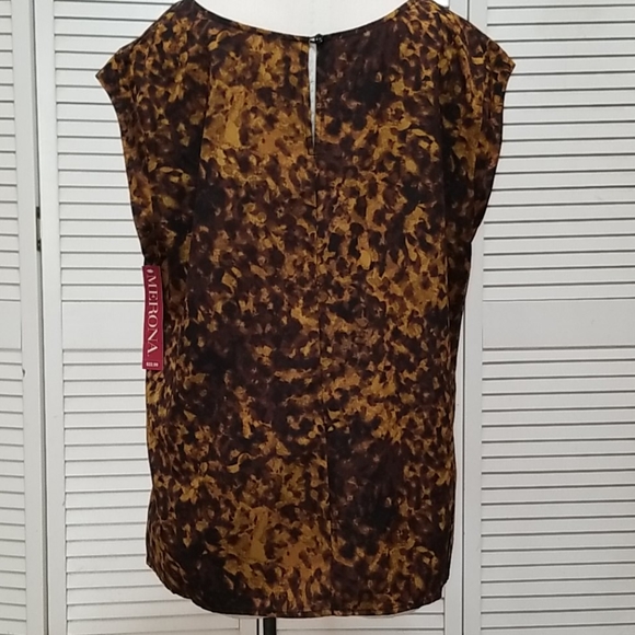 Women Blouse - Picture 2 of 6